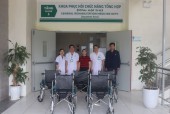 TẤM LÒNG VÀNG CỦA NGƯỜI NHÀ BỆNH NHÂN: 05 XE LĂN ĐƯỢC TRAO TẶNG, LAN TỎA TÌNH THƯƠNG TẠI BỆNH VIỆN