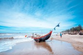 SẦM SƠN ĐƯỢC VINH DANH "BÃI BIỂN ĐƯỢC KHÁCH YÊU THÍCH HÀNG ĐẦU NĂM 2025" – KHÔNG GIAN LÝ TƯỞNG CHO HÀN GẮN VÀ PHỤC HỒI SỨC KHỎE