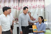 Chairman of Thanh Hoa Provincial People’s Committee Visits Patient at National Rehabilitation Hospital